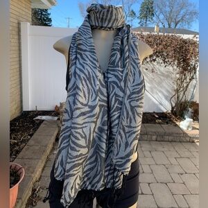 V.Fraas Stylish Gray Zebra Print Scarf - Neutral Animal Print new